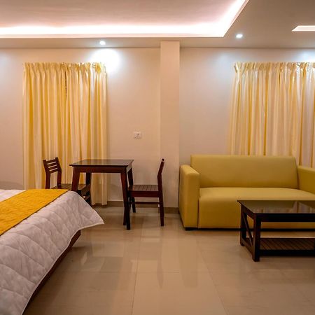 Готель Metro Residency Tirur Екстер'єр фото
