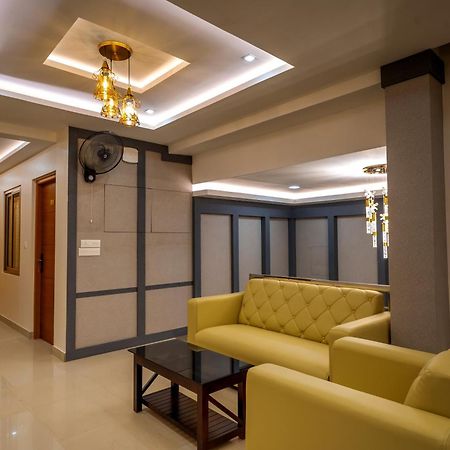 Готель Metro Residency Tirur Екстер'єр фото