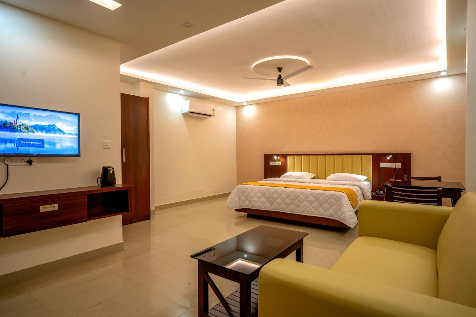 Готель Metro Residency Tirur Екстер'єр фото